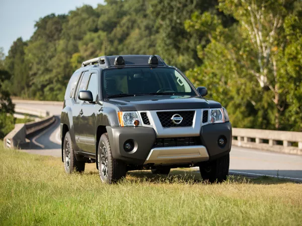 Dịch vụ thay Kính chắn gió xe Nissan X Terra tận nơi
